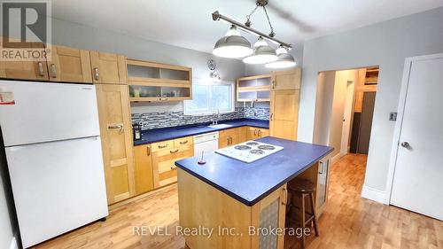 6294 Ker Street, Niagara Falls (216 - Dorchester), ON - Indoor Photo Showing Kitchen