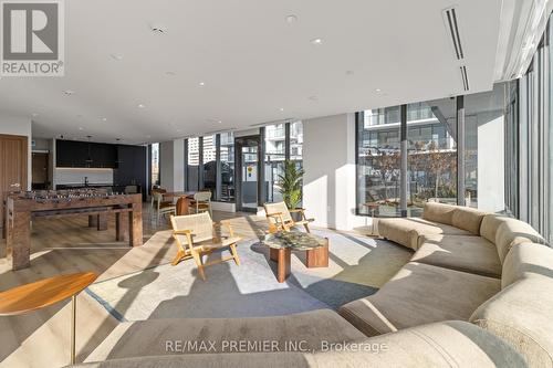 308 - 9 Tecumseth Street, Toronto, ON - Indoor Photo Showing Living Room