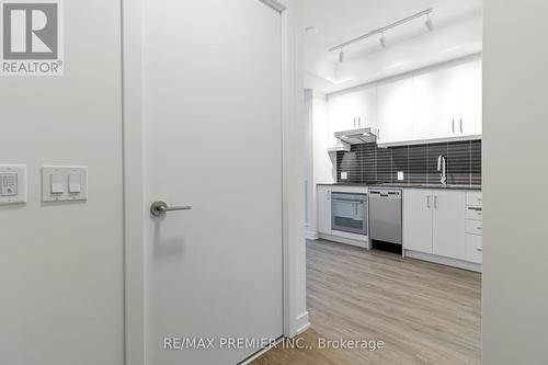 308 - 9 Tecumseth Street, Toronto, ON - Indoor Photo Showing Kitchen