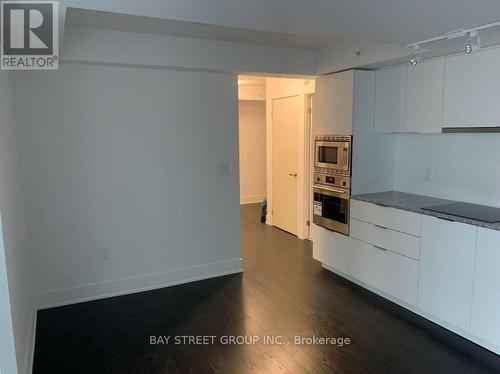 901 - 955 Bay Street, Toronto, ON - Indoor Photo Showing Kitchen