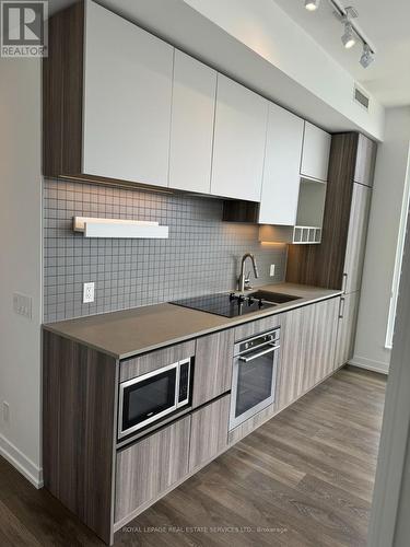 3603 - 898 Portage Parkway, Vaughan, ON - Indoor Photo Showing Kitchen