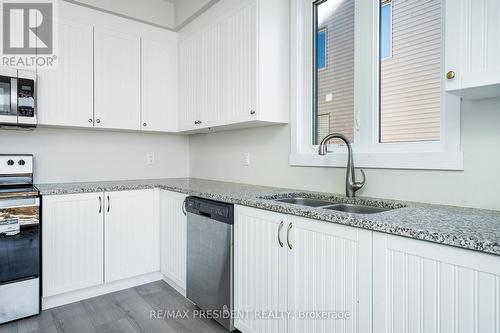 62 Allenwood Road S, Springwater, ON - Indoor Photo Showing Kitchen With Double Sink With Upgraded Kitchen