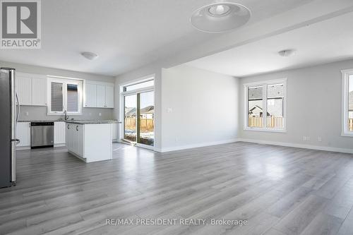 62 Allenwood Road S, Springwater, ON - Indoor Photo Showing Kitchen With Upgraded Kitchen