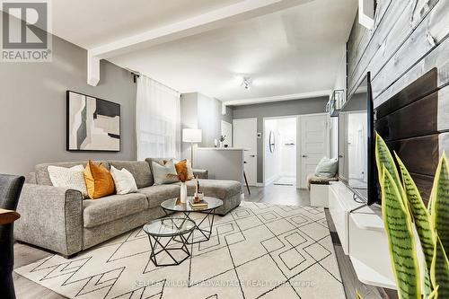 359 Westmoreland Avenue N, Toronto, ON - Indoor Photo Showing Living Room