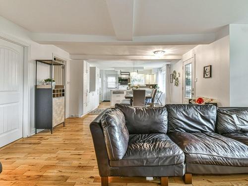 Salon - 229  - 229B Av. Bélisle, Sainte-Agathe-Des-Monts, QC - Indoor Photo Showing Living Room