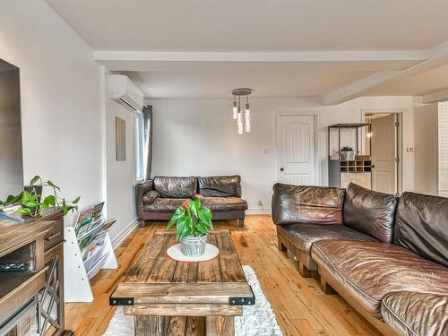 Salon - 229  - 229B Av. Bélisle, Sainte-Agathe-Des-Monts, QC - Indoor Photo Showing Living Room