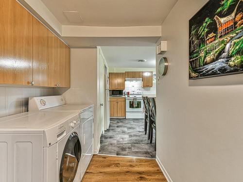 Corridor - 229  - 229B Av. Bélisle, Sainte-Agathe-Des-Monts, QC - Indoor Photo Showing Laundry Room