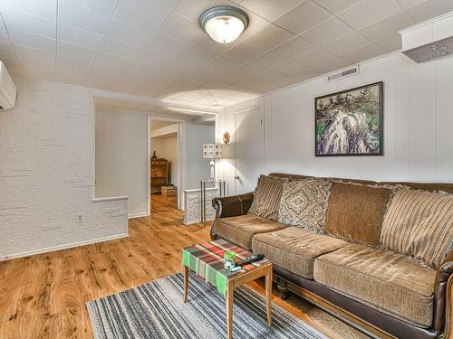 Salon - 229  - 229B Av. Bélisle, Sainte-Agathe-Des-Monts, QC - Indoor Photo Showing Living Room