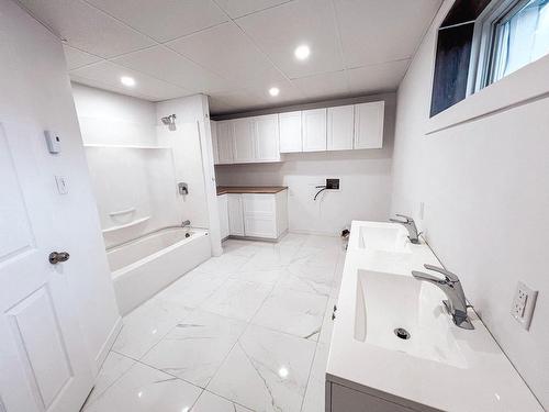 Salle de lavage - 577 Rue Couture, Saint-Jean-Sur-Richelieu, QC - Indoor