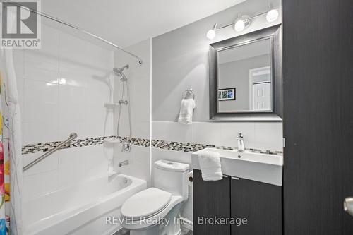 28 - 302 Vine Street, St. Catharines (444 - Carlton/Bunting), ON - Indoor Photo Showing Bathroom