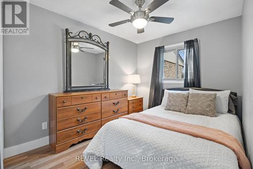 28 - 302 Vine Street, St. Catharines (444 - Carlton/Bunting), ON - Indoor Photo Showing Bedroom