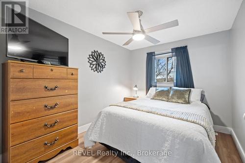 28 - 302 Vine Street, St. Catharines (444 - Carlton/Bunting), ON - Indoor Photo Showing Bedroom