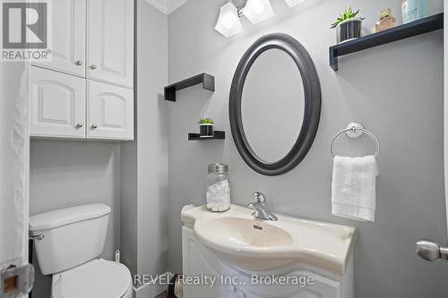 28 - 302 Vine Street, St. Catharines (444 - Carlton/Bunting), ON - Indoor Photo Showing Bathroom