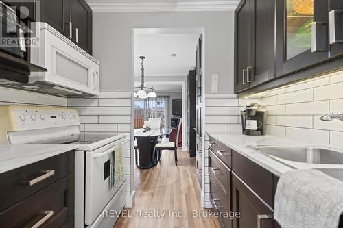 28 - 302 Vine Street, St. Catharines (444 - Carlton/Bunting), ON - Indoor Photo Showing Kitchen