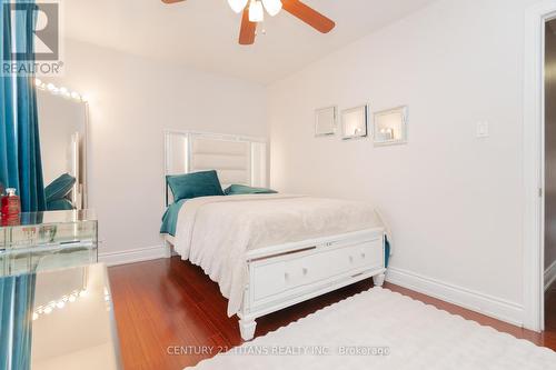 15 Merrian Road, Toronto, ON - Indoor Photo Showing Bedroom