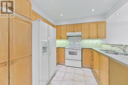 602 Amaretto Avenue, Pickering, ON - Indoor Photo Showing Kitchen With Double Sink