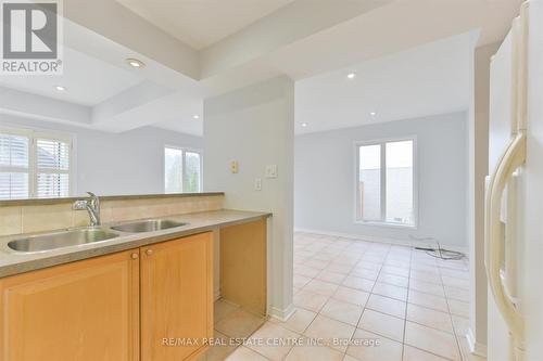 602 Amaretto Avenue, Pickering, ON - Indoor Photo Showing Kitchen With Double Sink