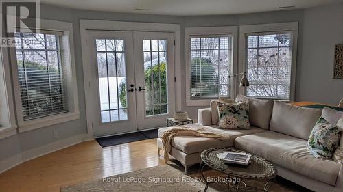 807035 25Th Side Road, Grey Highlands, ON - Indoor Photo Showing Living Room