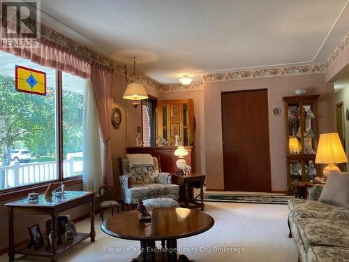 286 Alice Street, Kincardine, ON - Indoor Photo Showing Living Room