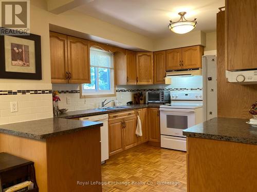 286 Alice Street, Kincardine, ON - Indoor Photo Showing Kitchen With Double Sink