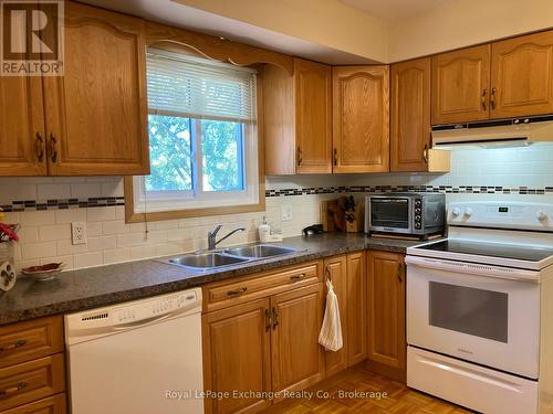 286 Alice Street, Kincardine, ON - Indoor Photo Showing Kitchen With Double Sink