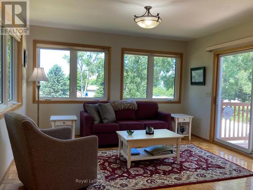 286 Alice Street, Kincardine, ON - Indoor Photo Showing Living Room