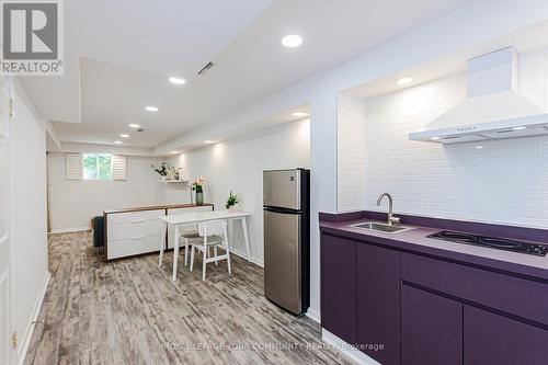 76 Brownstone Circle, Vaughan, ON - Indoor Photo Showing Kitchen