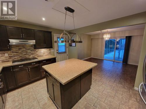 829 3Rd Avenue, Keremeos, BC - Indoor Photo Showing Kitchen