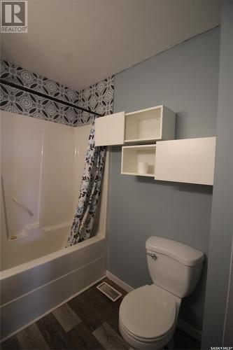 385 4Th Street E, Shaunavon, SK - Indoor Photo Showing Bathroom