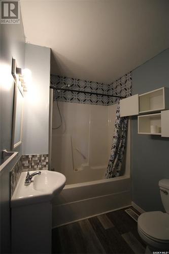 385 4Th Street E, Shaunavon, SK - Indoor Photo Showing Bathroom