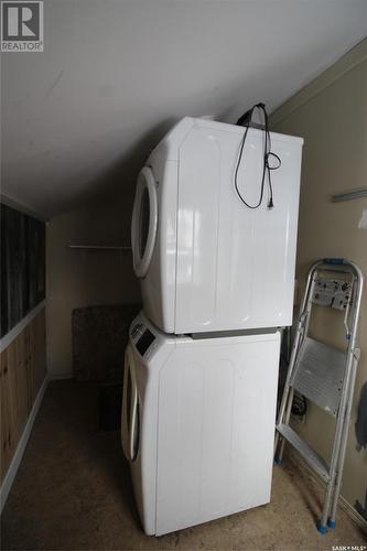 385 4Th Street E, Shaunavon, SK - Indoor Photo Showing Laundry Room