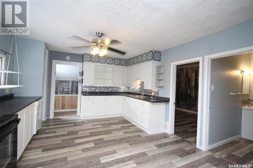 385 4Th Street E, Shaunavon, SK - Indoor Photo Showing Kitchen