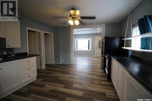 385 4Th Street E, Shaunavon, SK - Indoor Photo Showing Kitchen