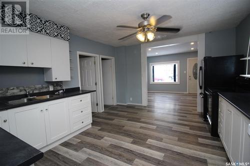 385 4Th Street E, Shaunavon, SK - Indoor Photo Showing Kitchen With Double Sink