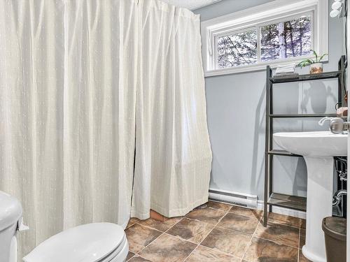 Powder room - 1185 Rue Des Cavalières, Bromont, QC - Indoor Photo Showing Bathroom