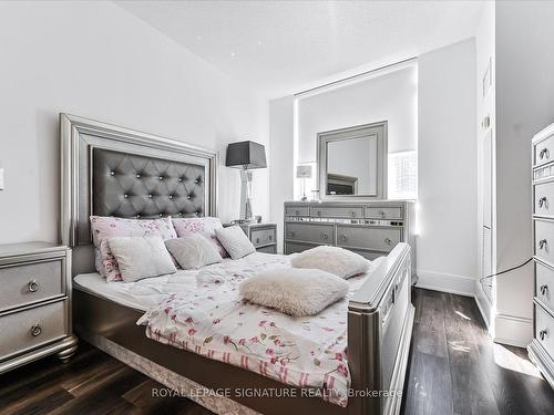 2304-330 Burnhamthorpe Rd W, Mississauga, ON - Indoor Photo Showing Bedroom