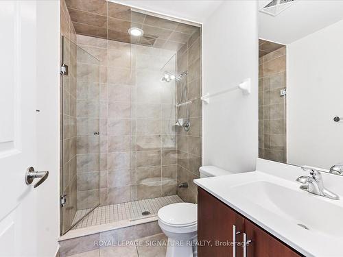 2304-330 Burnhamthorpe Rd W, Mississauga, ON - Indoor Photo Showing Bathroom