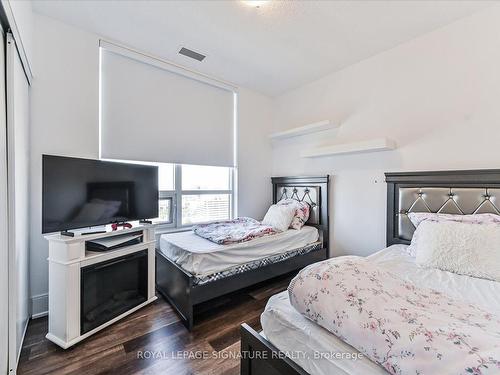 2304-330 Burnhamthorpe Rd W, Mississauga, ON - Indoor Photo Showing Bedroom