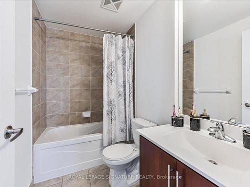 2304-330 Burnhamthorpe Rd W, Mississauga, ON - Indoor Photo Showing Bathroom