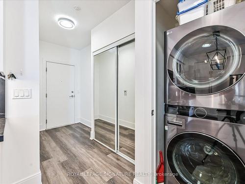 2304-330 Burnhamthorpe Rd W, Mississauga, ON - Indoor Photo Showing Laundry Room