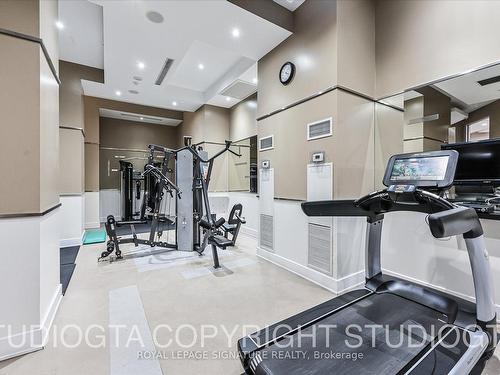 2304-330 Burnhamthorpe Rd W, Mississauga, ON - Indoor Photo Showing Gym Room