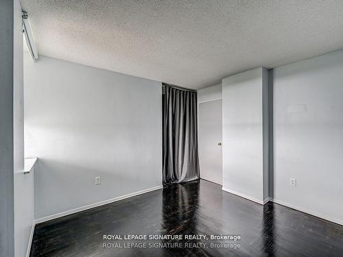 1411-4 Lisa St, Brampton, ON - Indoor Photo Showing Other Room