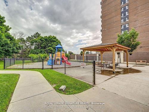 1411-4 Lisa St, Brampton, ON - Outdoor