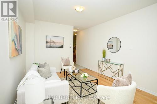 61 Esther Crescent, Thorold, ON - Indoor Photo Showing Living Room