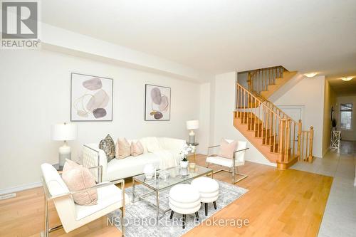 61 Esther Crescent, Thorold, ON - Indoor Photo Showing Living Room