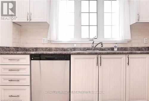 184 Maitland Street, Kitchener, ON - Indoor Photo Showing Kitchen