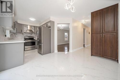 61 Cutters Crescent, Brampton, ON - Indoor Photo Showing Kitchen