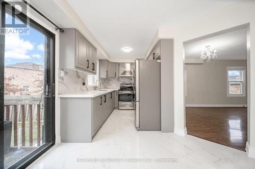 61 Cutters Crescent, Brampton, ON - Indoor Photo Showing Kitchen