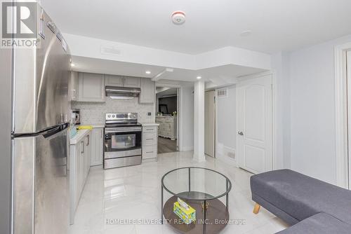 61 Cutters Crescent, Brampton, ON - Indoor Photo Showing Kitchen