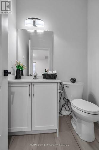 1514 Drew Street, London, ON - Indoor Photo Showing Bathroom